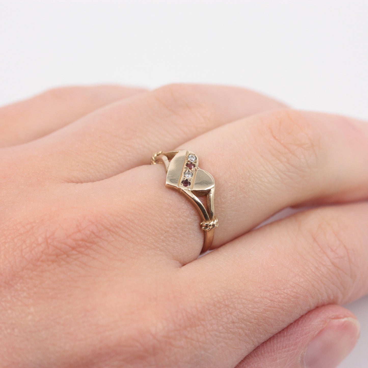 Vintage 9ct Gold Gemstone Set Heart Ring