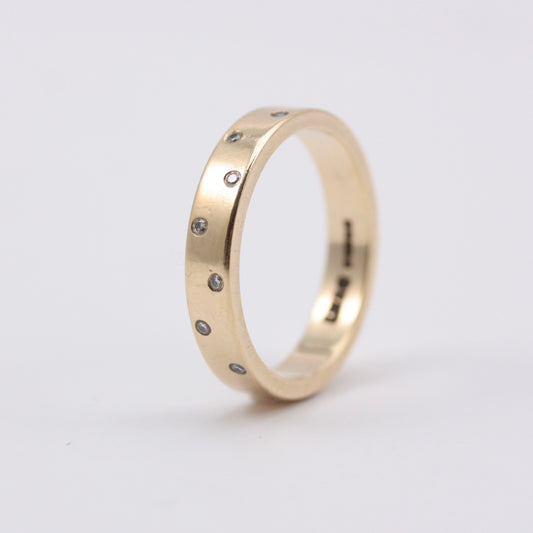 Pre-owned 9ct Gold Diamond Etoile Band Ring, 2002