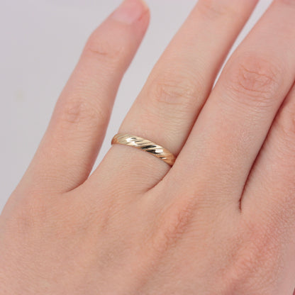 Vintage 9ct Gold Textured Twist Band Ring