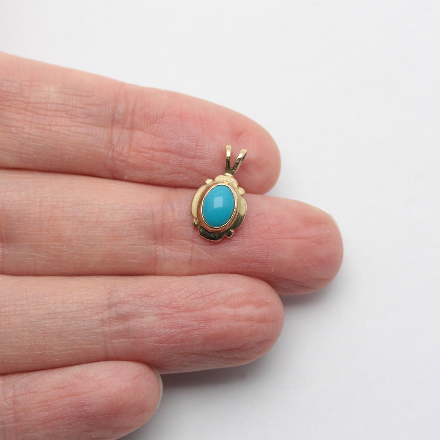 Small Vintage 9ct Gold Framed Turquoise Pendant