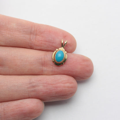 Small Vintage 9ct Gold Framed Turquoise Pendant