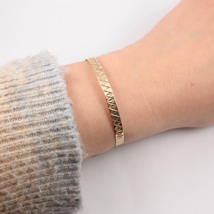 Ladies 9ct Yellow Gold Patterned Expandable Bangle 4.1g