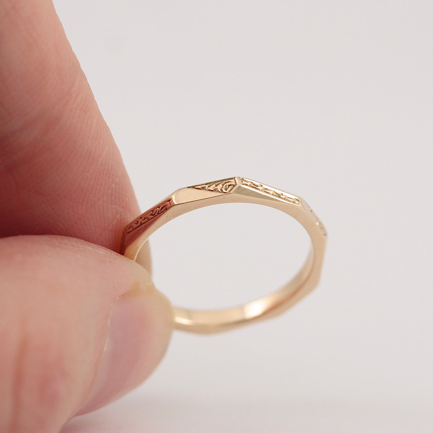 Vintage 9ct Gold Patterned Decagon Band Ring, 1953