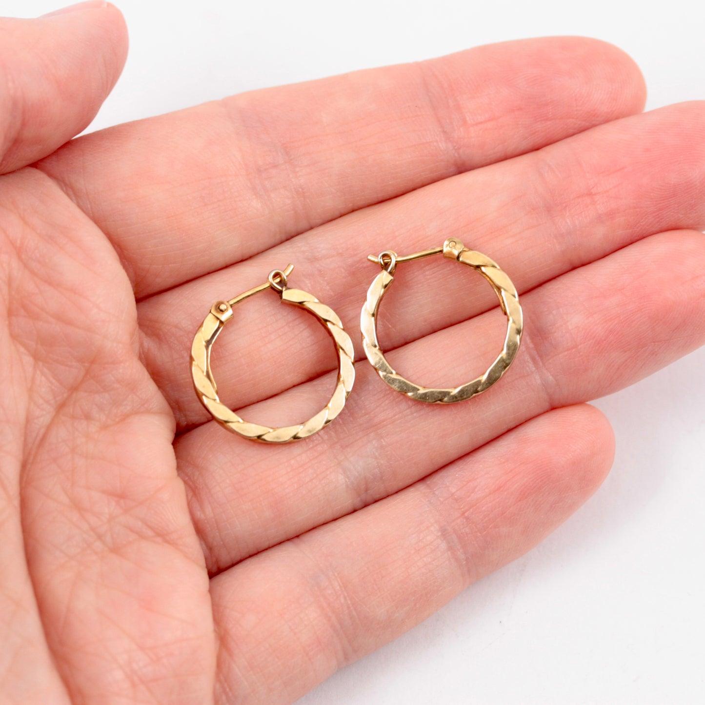 Pre-owned Italian Gold Twist Hoop Earrings by Unoaerre, Small