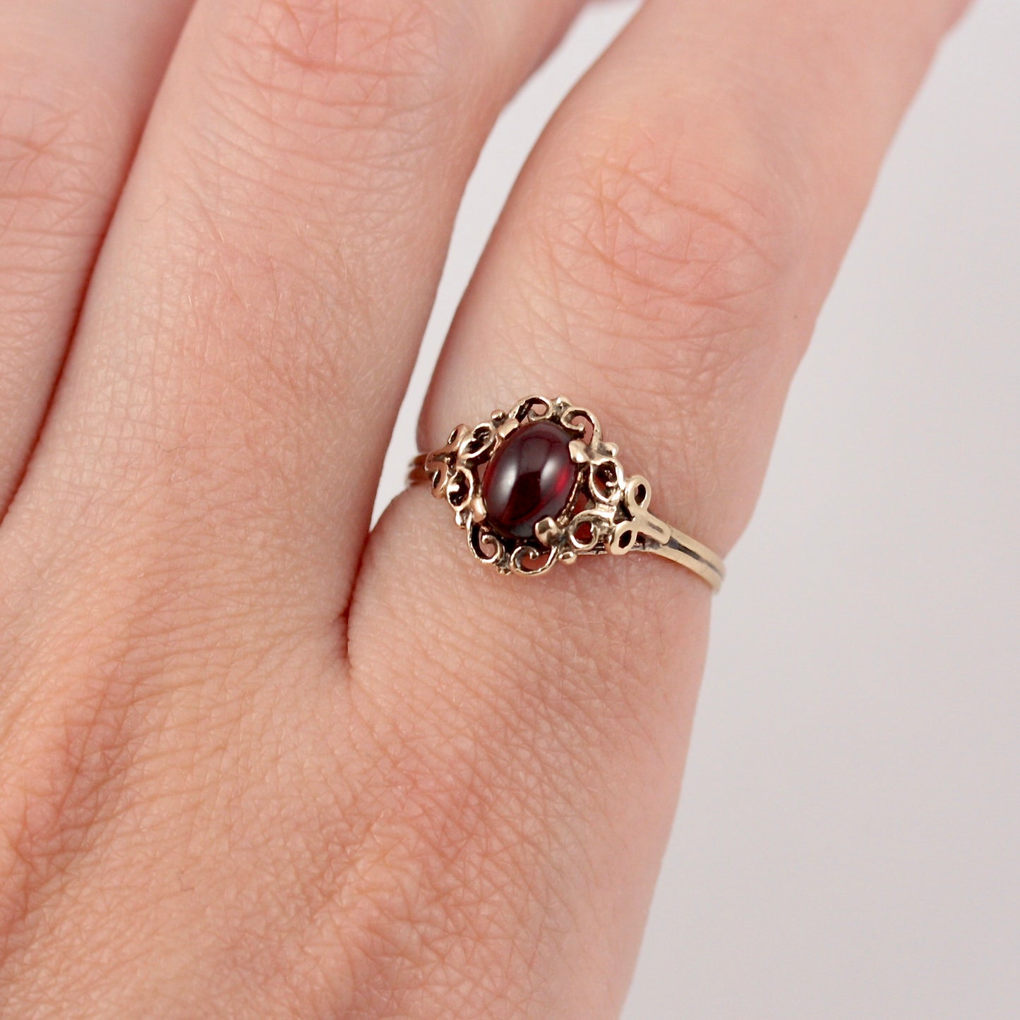 Vintage 9ct Gold Garnet Cabochon Ring, 1984