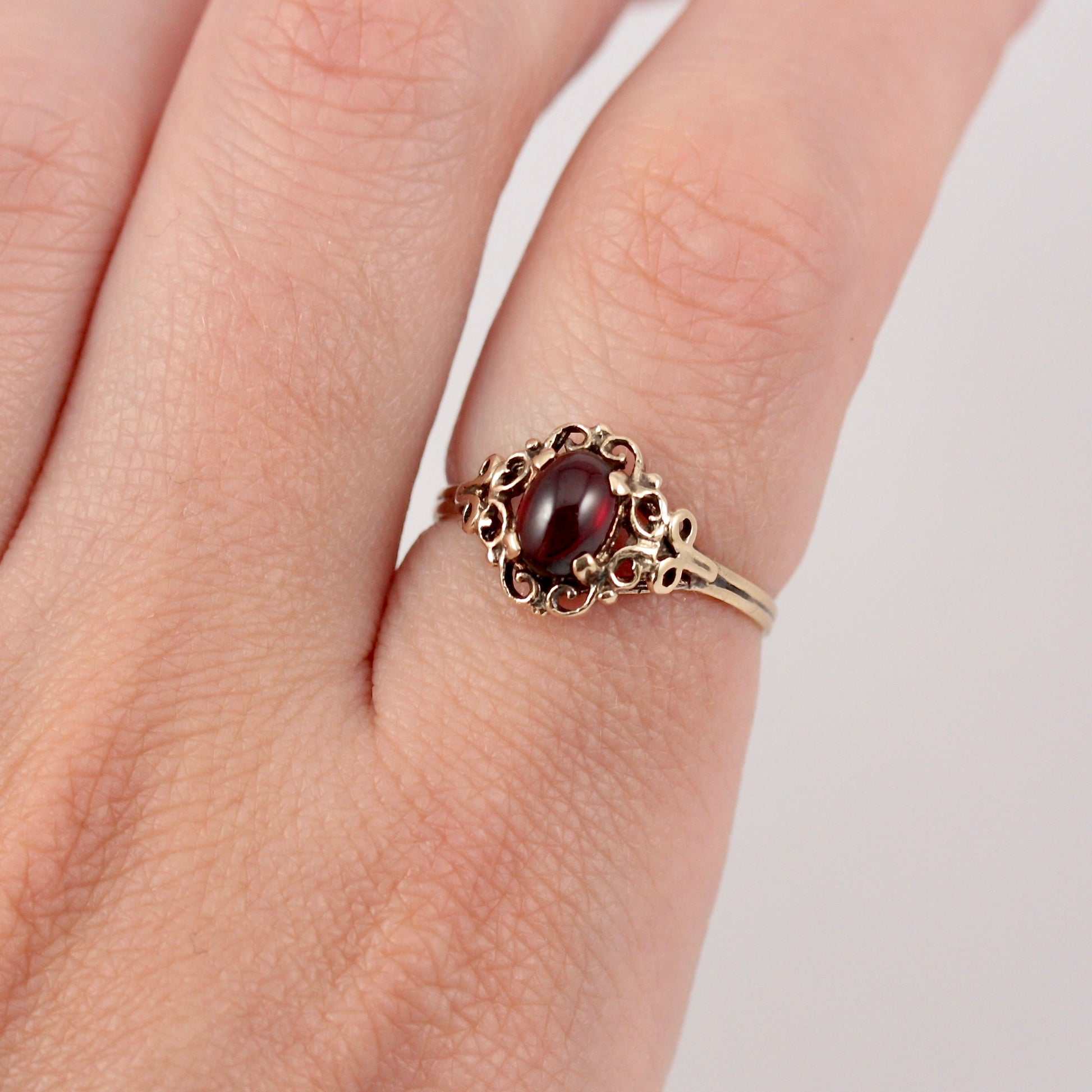 Vintage 9ct Gold Garnet Cabochon Ring, 1984
