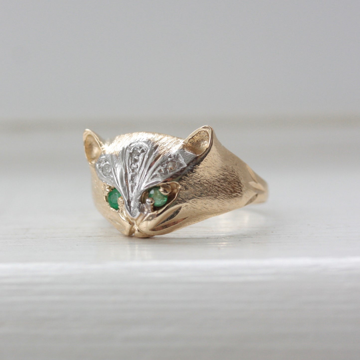 Vintage 9ct Gold Cat Ring with Diamonds and Emerald Eyes, 1989