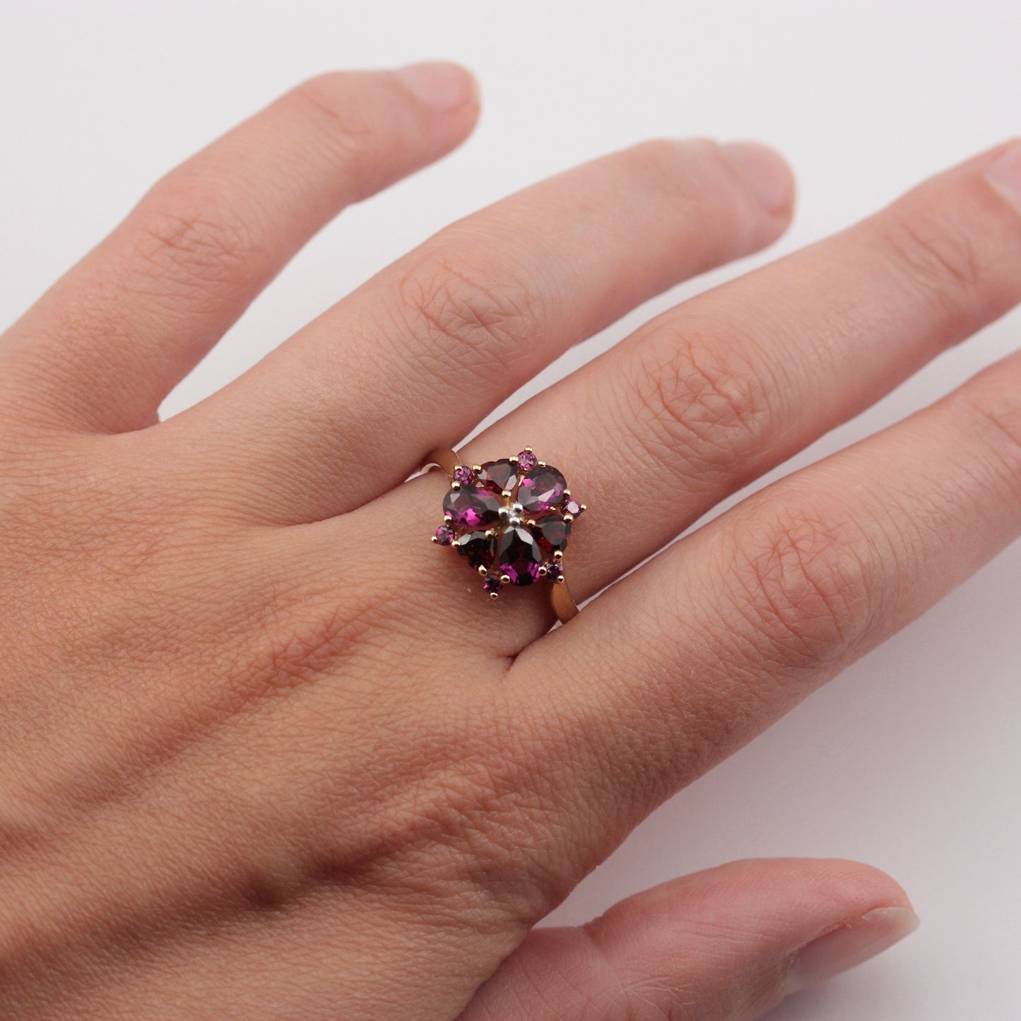 Pre-owned 9ct Gold Garnet Cluster Ring