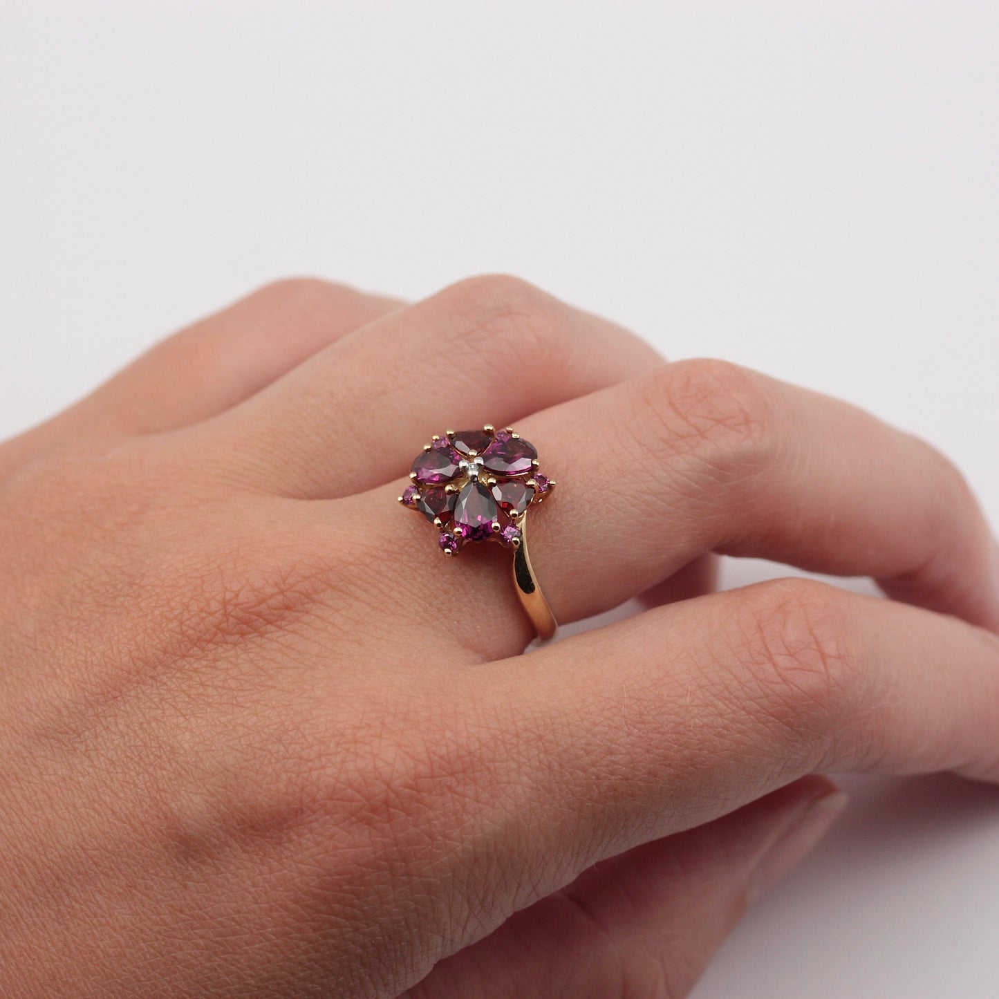 Pre-owned 9ct Gold Garnet Cluster Ring