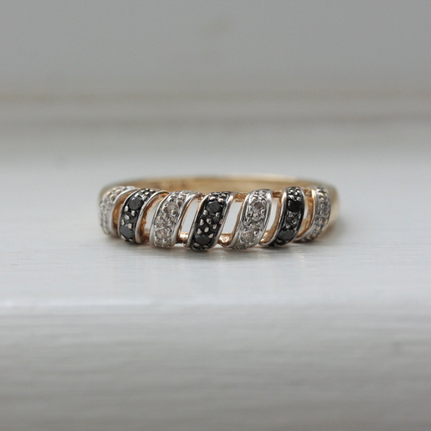 Vintage 9ct Gold Black & White Diamond Open Twist Ring