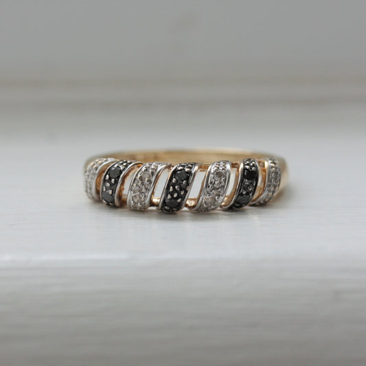Vintage 9ct Gold Black & White Diamond Open Twist Ring
