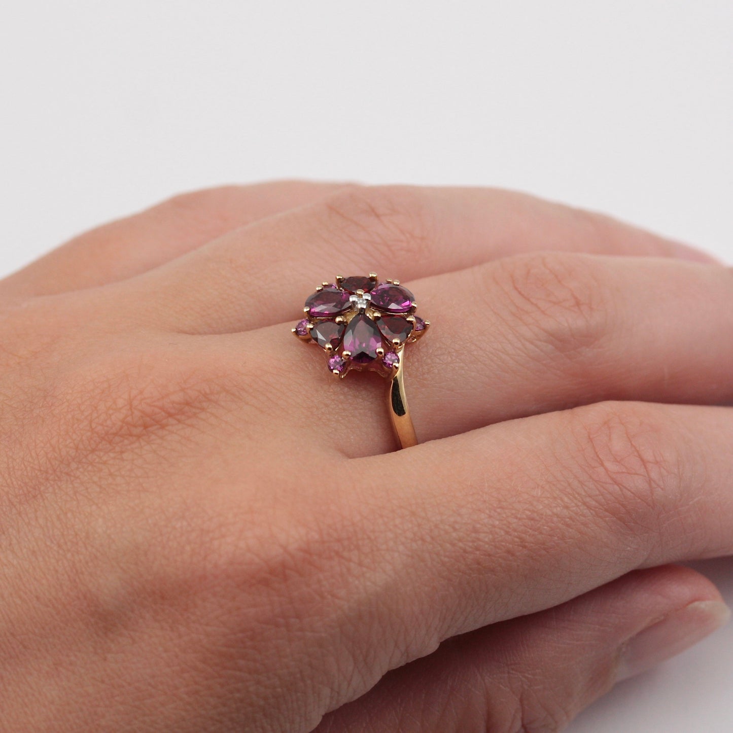 Pre-owned 9ct Gold Garnet Cluster Ring