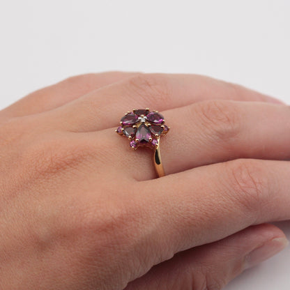 Pre-owned 9ct Gold Garnet Cluster Ring