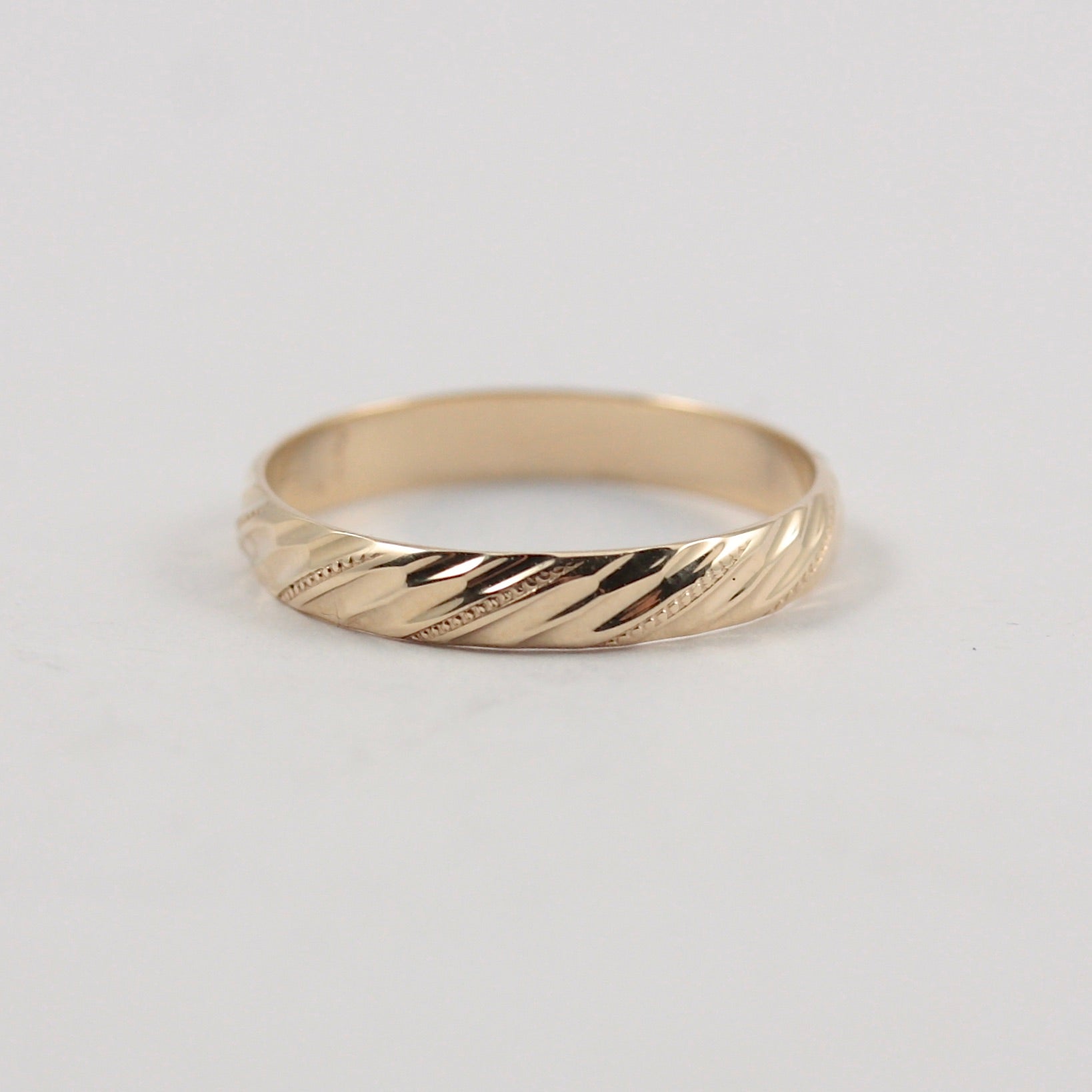 Vintage 9ct Gold Textured Twist Band Ring