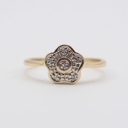 Pre-owned 9ct Gold Diamond Daisy Ring, 2003