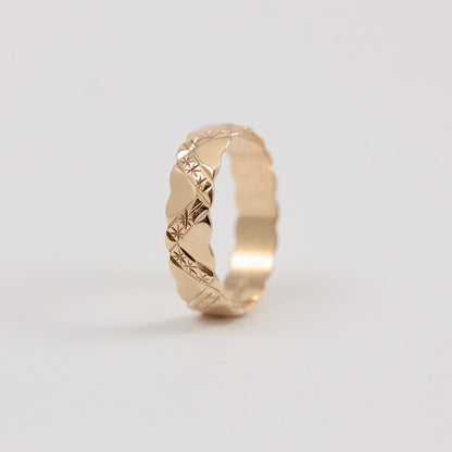 Vintage 9ct Gold Scalloped Edge Patterned Band Ring, 1987