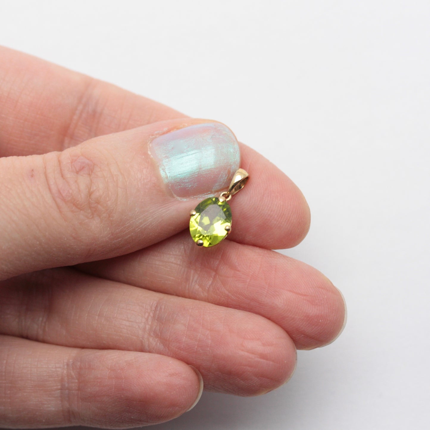 Small Vintage 9ct Gold Peridot Oval Pendant