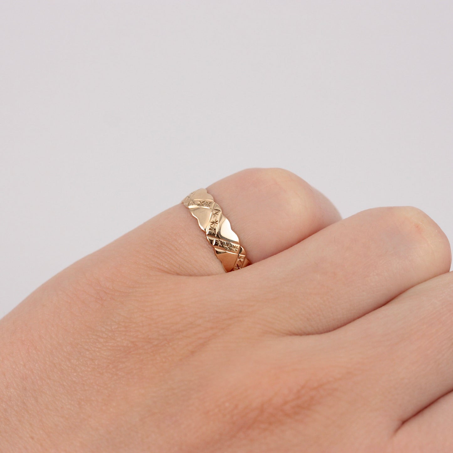 Vintage 9ct Gold Scalloped Edge Patterned Band Ring, 1987