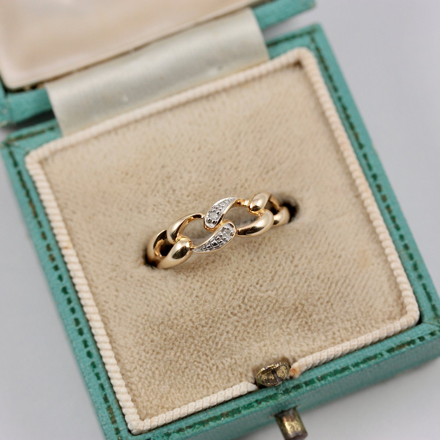Pre-owned 9ct Gold Diamond Curb Chain Ring