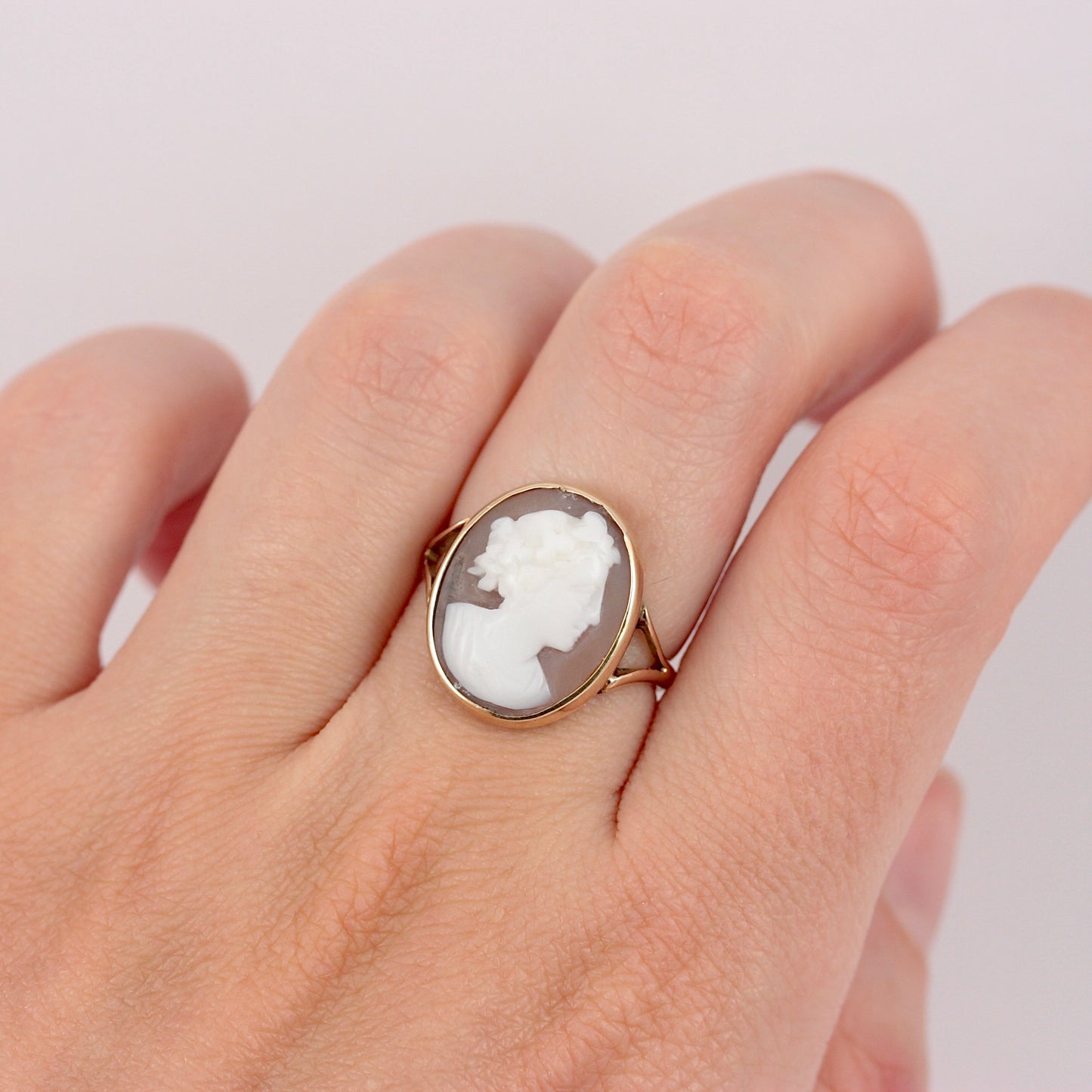 Antique 9ct Gold Sardonyx Shell Classical Cameo Ring, Early 20thC