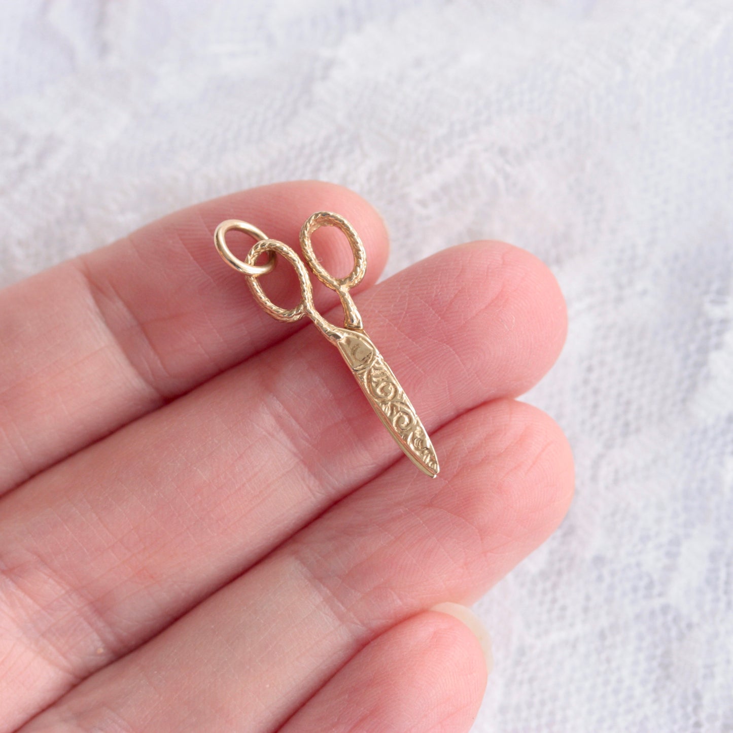 Vintage 9ct Gold Moving Scissors Charm