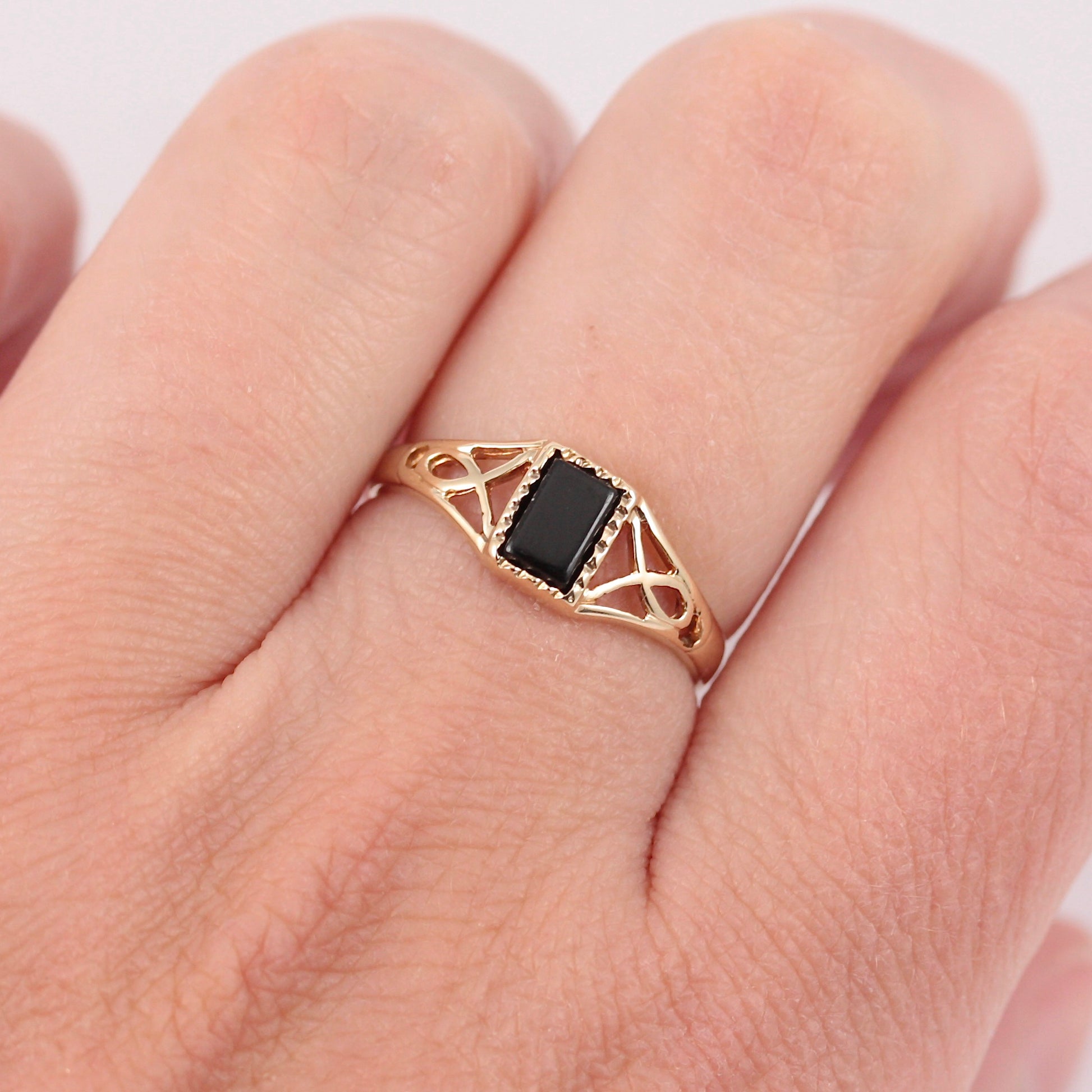 Vintage 9ct Gold Onyx Ring with Open Shoulders, 1985