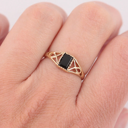 Vintage 9ct Gold Onyx Ring with Open Shoulders, 1985