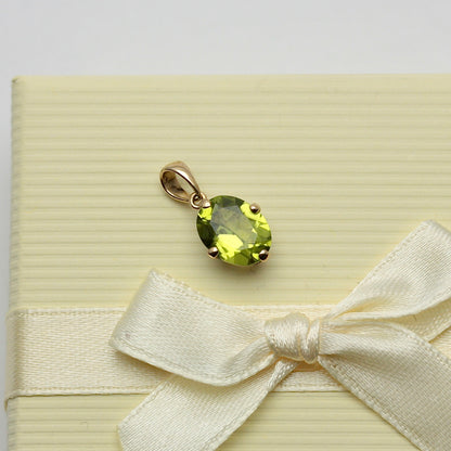 9ct gold oval peridot pendant