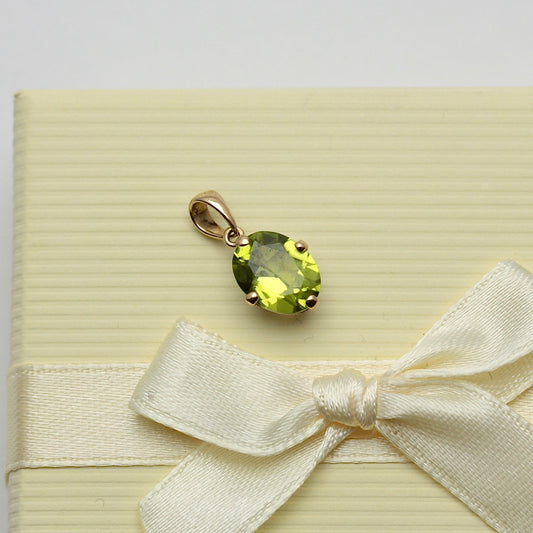 9ct gold oval peridot pendant