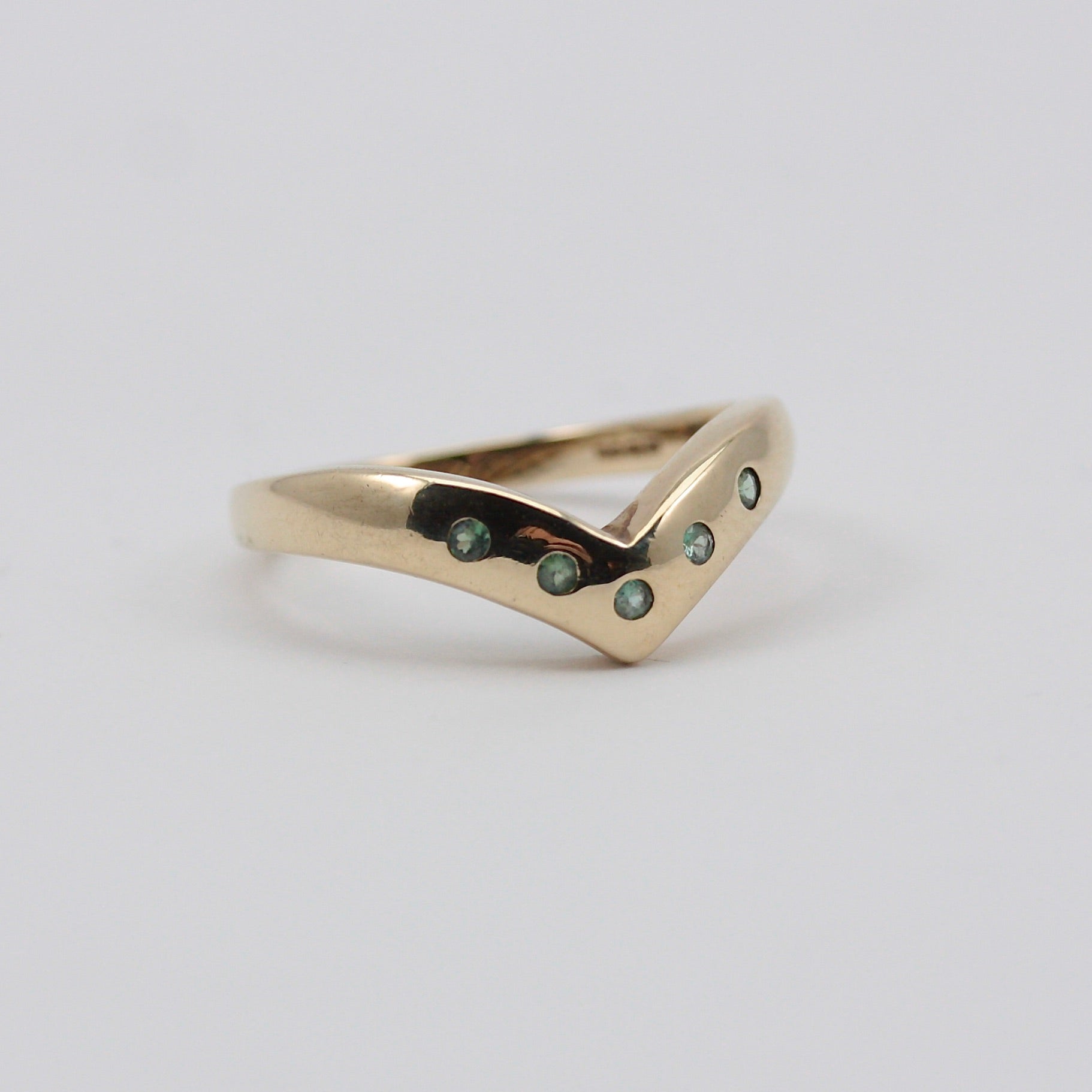 Pre-owned 9ct Gold Peridot Wishbone Ring