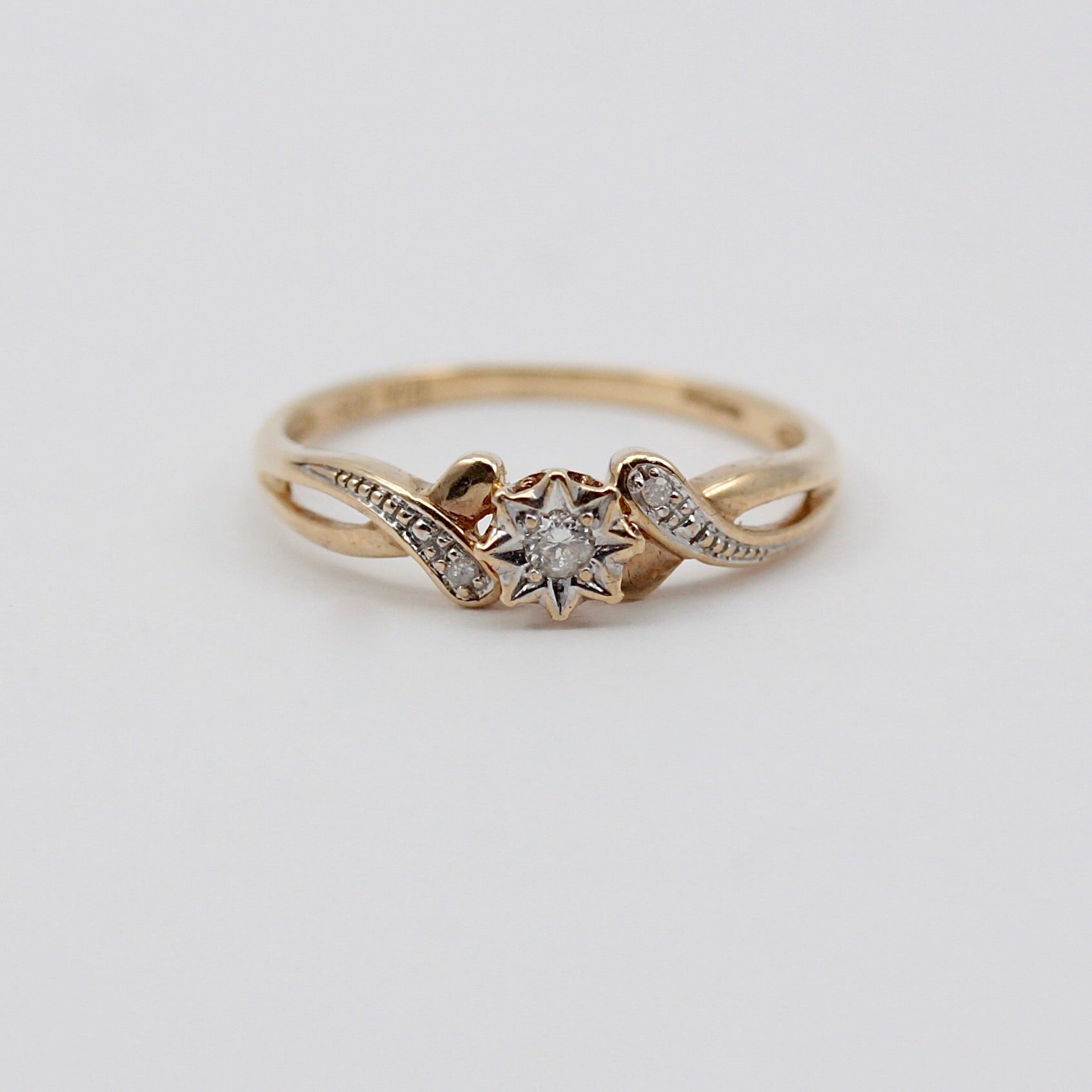 Vintage 9ct Gold Diamond Star Twist Ring