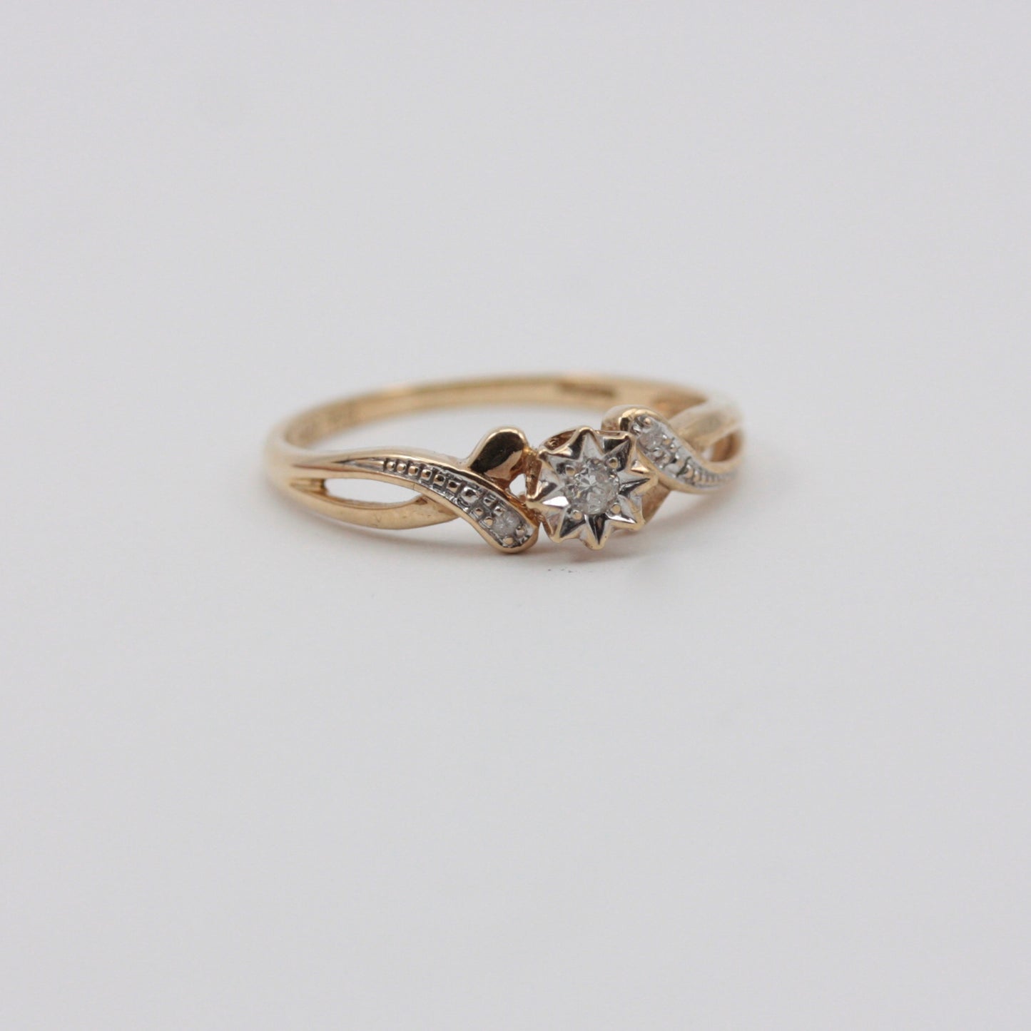 Vintage 9ct Gold Diamond Star Twist Ring