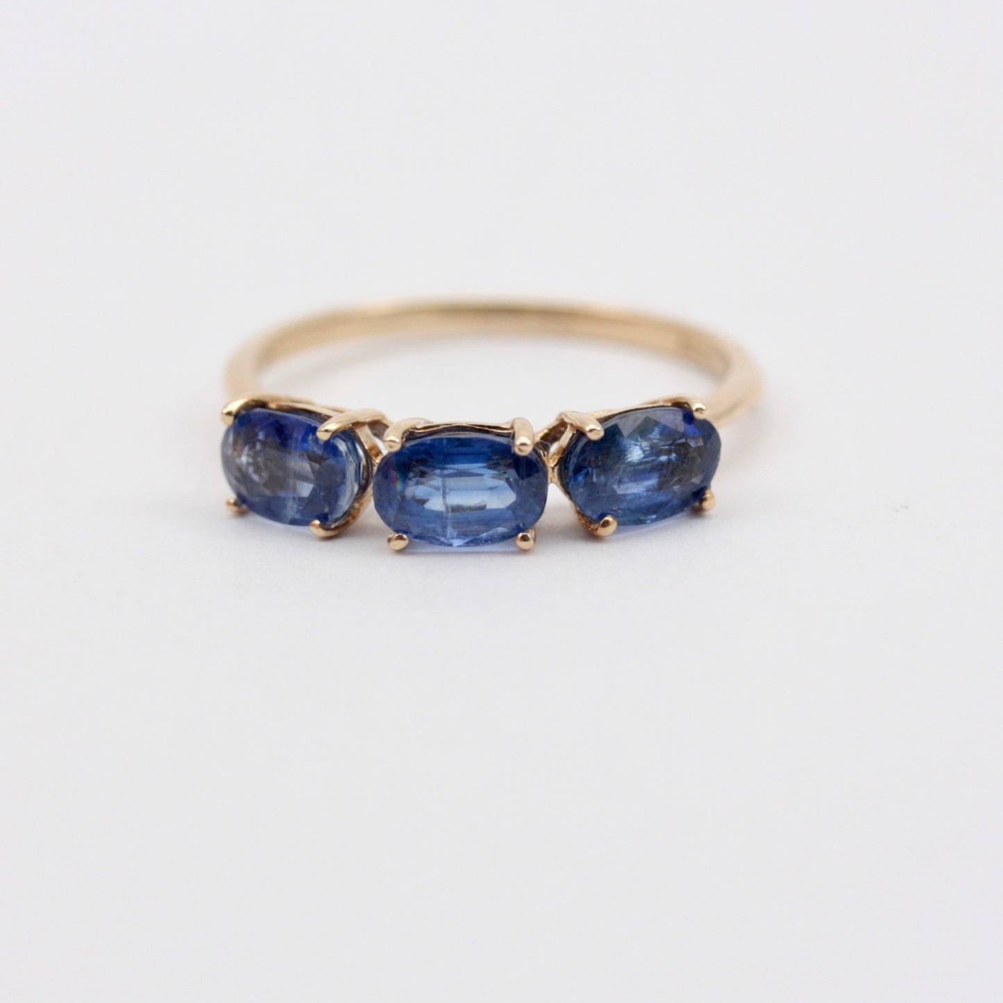 pre-owned 9ct gold kyanite three stone ring