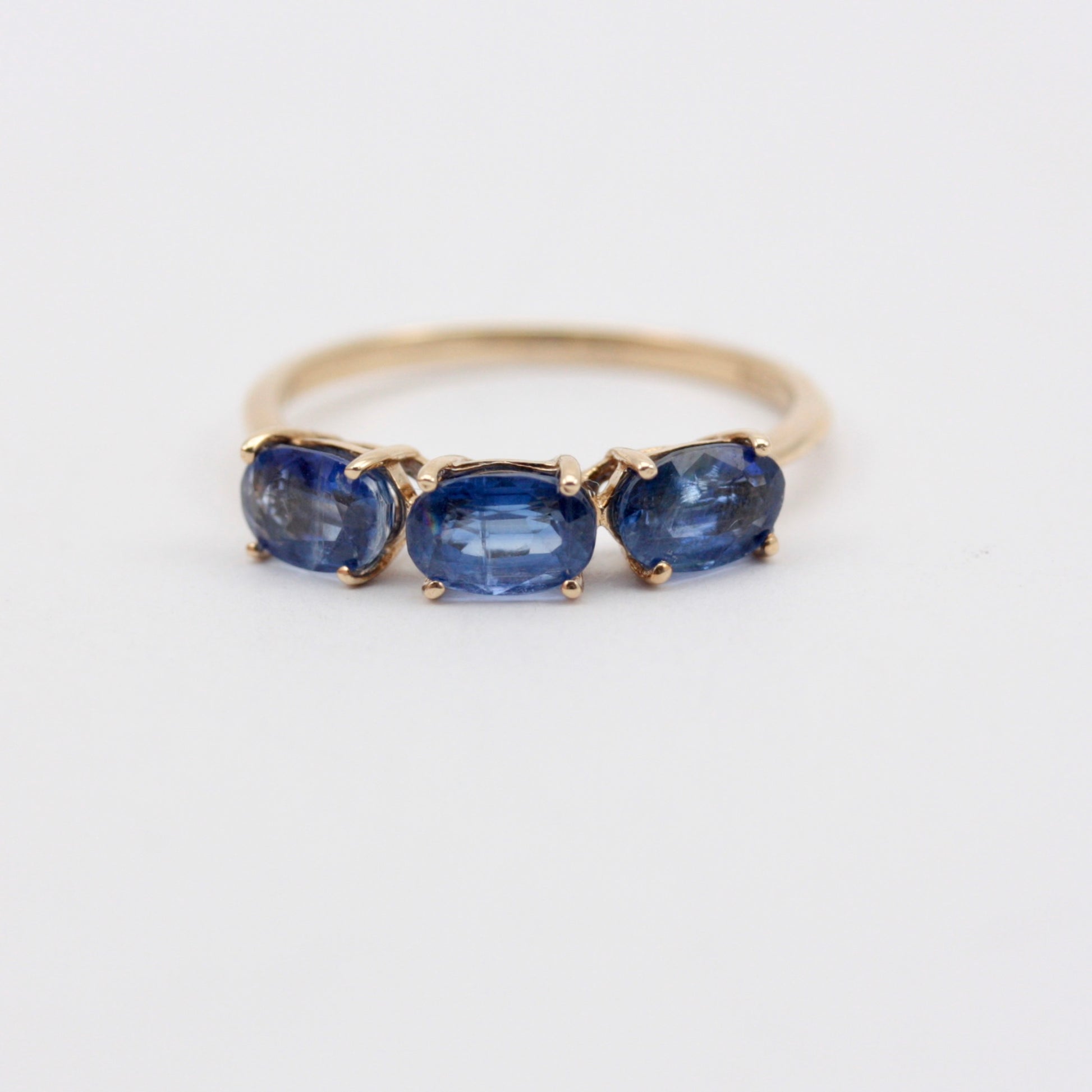 pre-owned 9ct gold kyanite three stone ring
