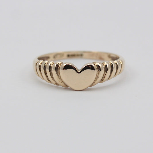 Vintage 9ct Gold Ridged Heart Signet Ring