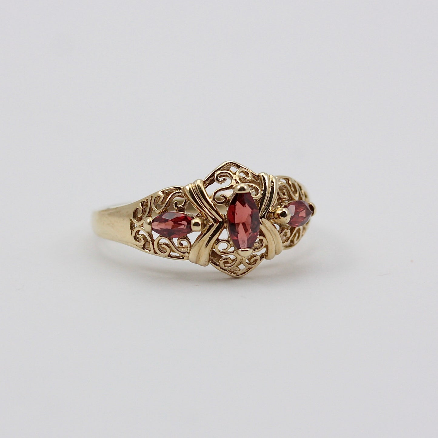 Pre-owned Filigree 9ct Gold Garnet Ring