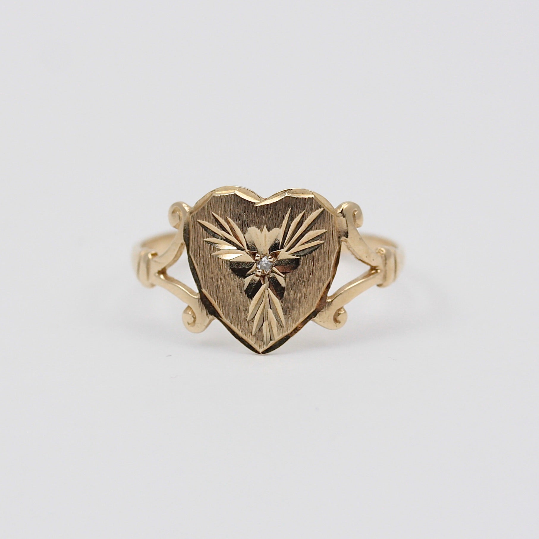 Vintage 9ct Gold Floral Heart Signet Style Ring