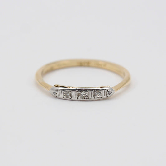 Dainty Early Vintage 18ct Gold Diamond 5 Stone Ring