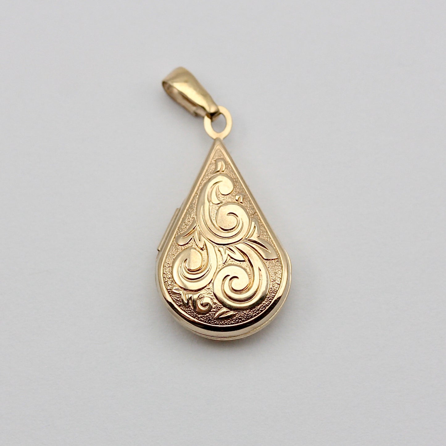 Pre-owned 9ct Yellow Gold Patterned Teardrop Locket