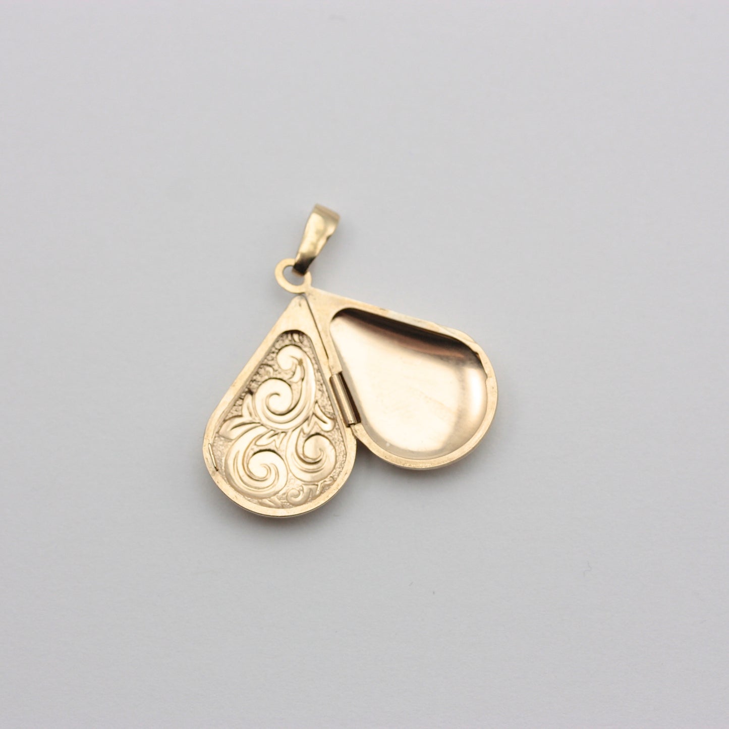 Pre-owned 9ct Yellow Gold Patterned Teardrop Locket