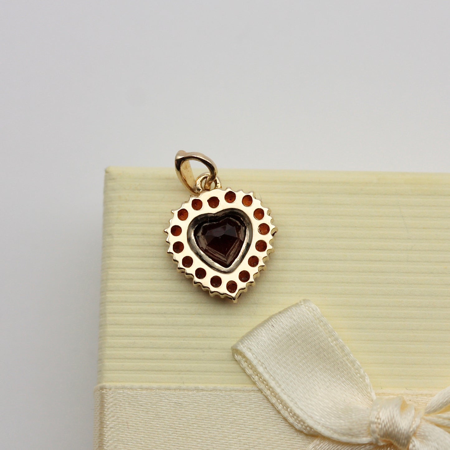 Vintage 9ct Gold Garnet Cluster Heart Pendant