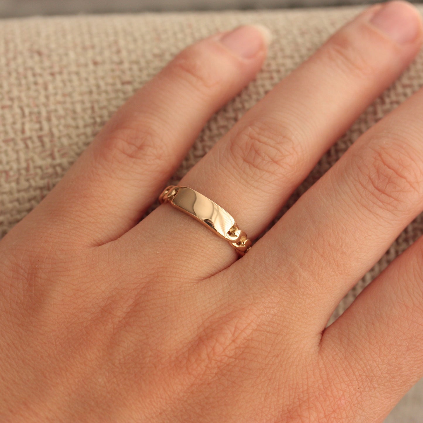 9ct gold curb chain ring