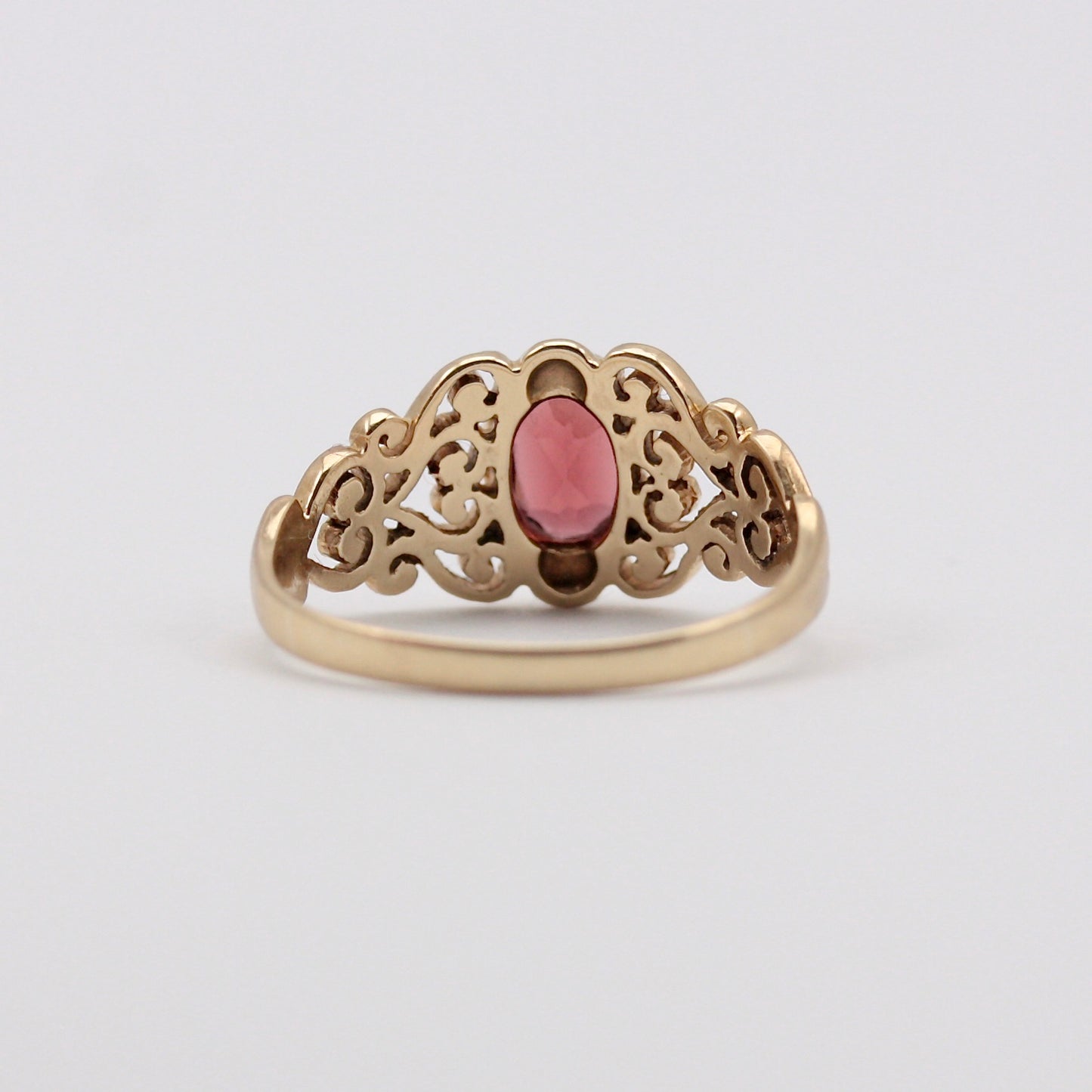 Vintage 9ct Gold and Garnet Scroll Design Ring