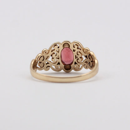 Vintage 9ct Gold and Garnet Scroll Design Ring