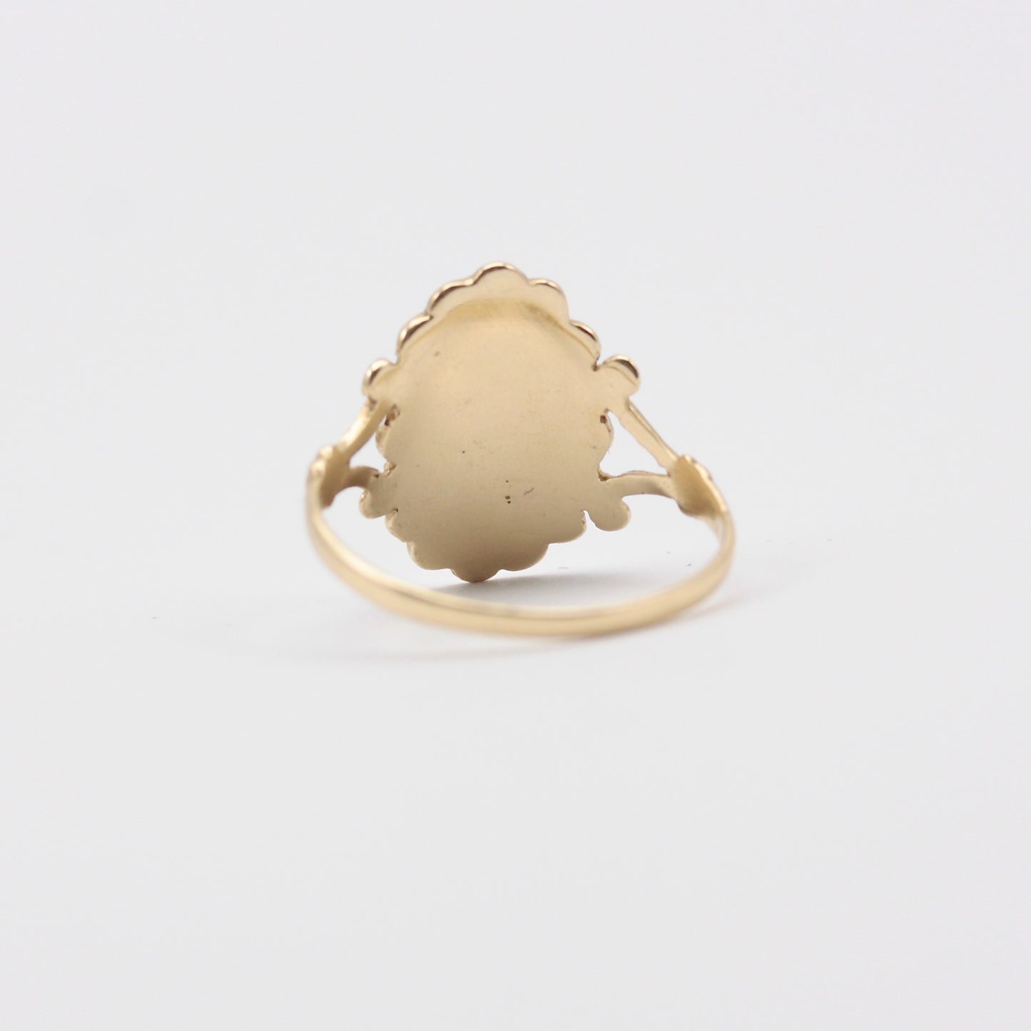 Vintage 9ct Gold Scalloped Oval Plaque Ring, 1991