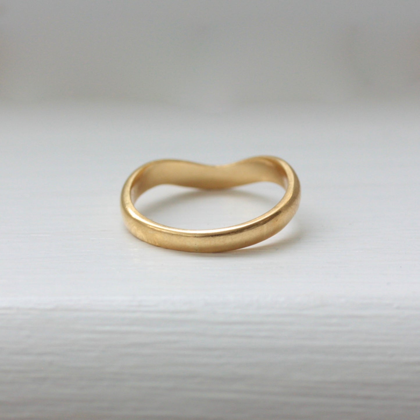Vintage 18ct Gold Curved Wishbone Ring