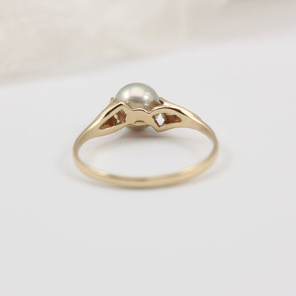 Late Vintage 9ct Gold Grey Freshwater Pearl Solitaire Ring
