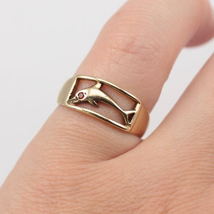 Vintage 9ct Gold Dolphin Cut Out Ring with Garnet