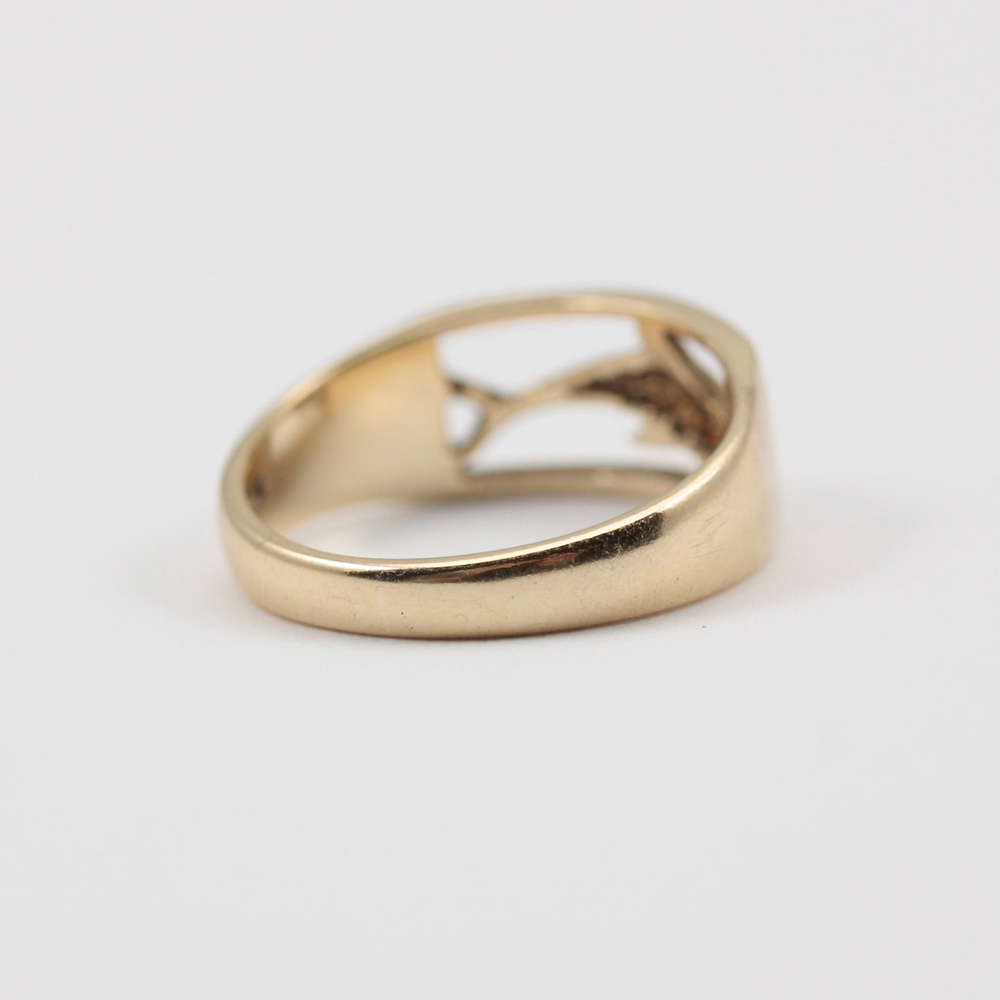 Vintage 9ct Gold Dolphin Cut Out Ring with Garnet