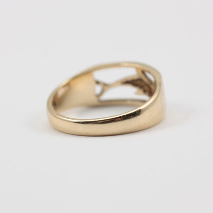 Vintage 9ct Gold Dolphin Cut Out Ring with Garnet